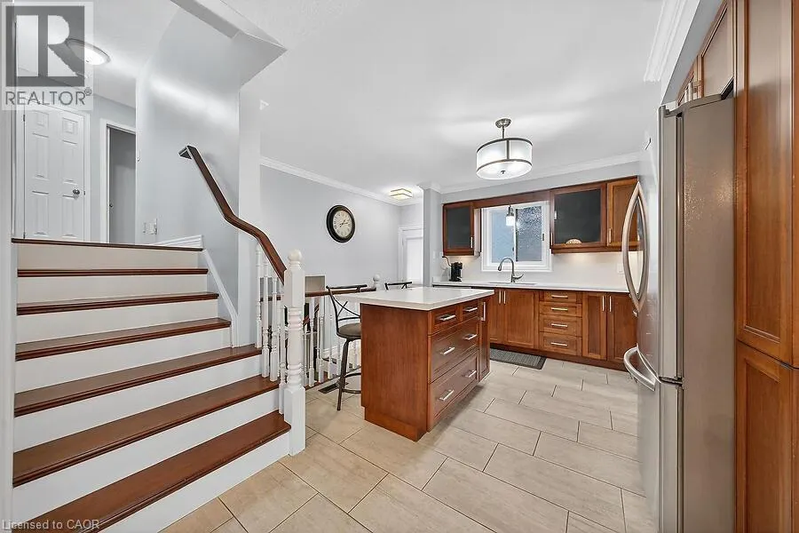 82 AYLMER Crescent