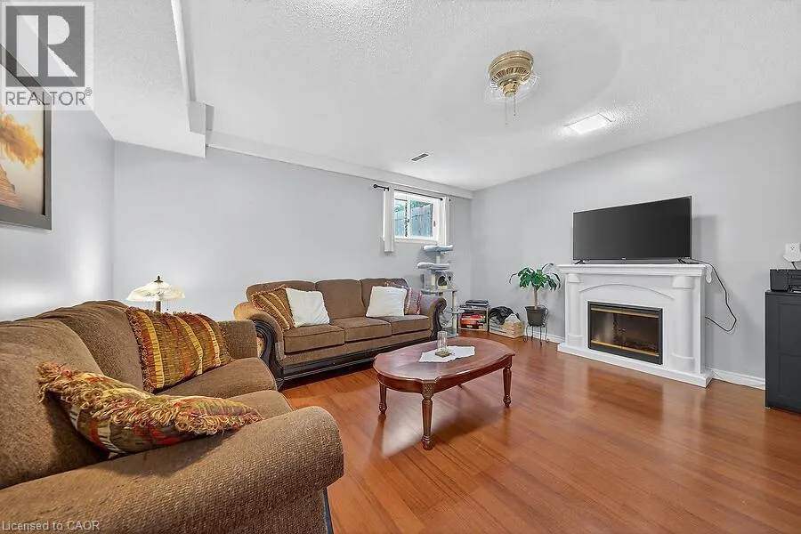 82 AYLMER Crescent