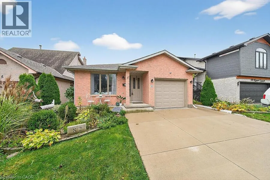 82 AYLMER Crescent