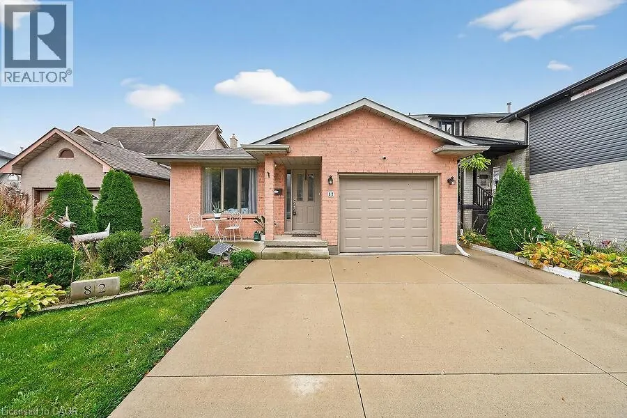 82 AYLMER Crescent