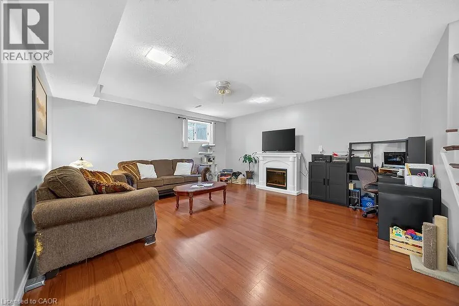 82 AYLMER Crescent