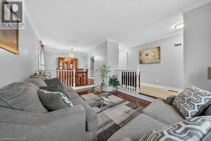 82 AYLMER Crescent