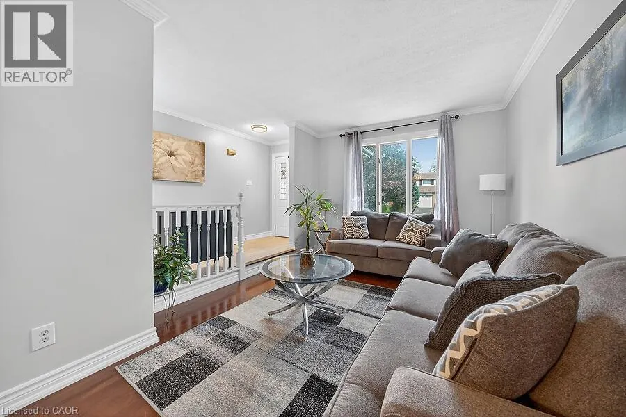 82 AYLMER Crescent