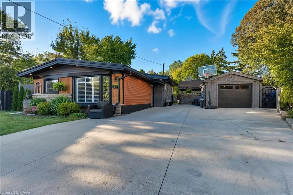 17 CARMEN Avenue