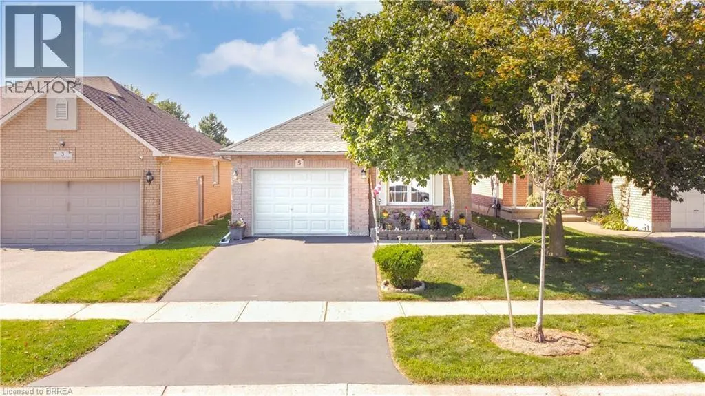5 ANASTASIA Crescent
