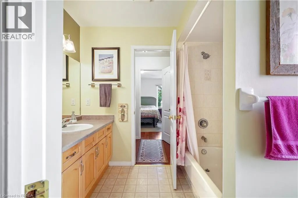 5 ANASTASIA Crescent