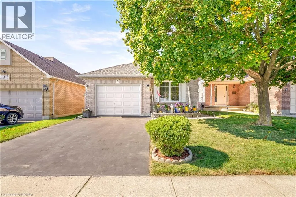 5 ANASTASIA Crescent