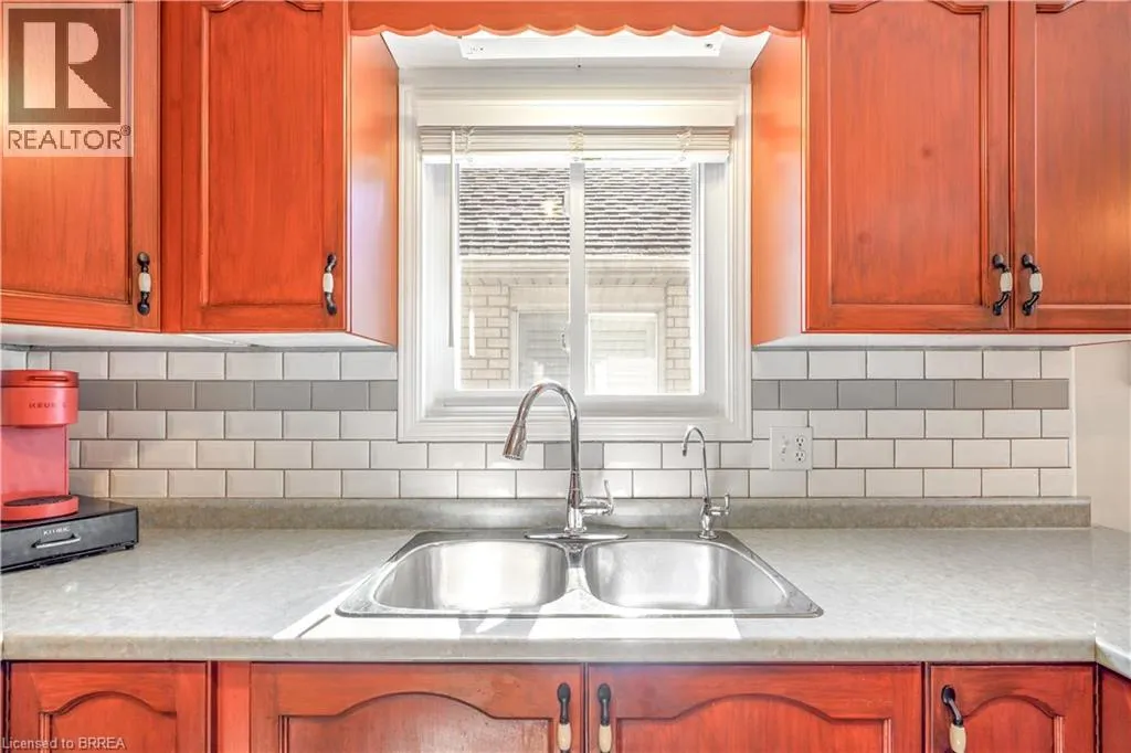 5 ANASTASIA Crescent