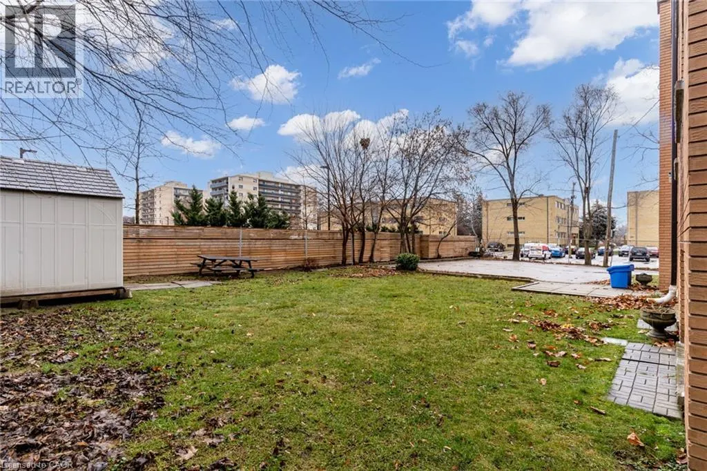 807 ROBINSON Street Unit# B, #B