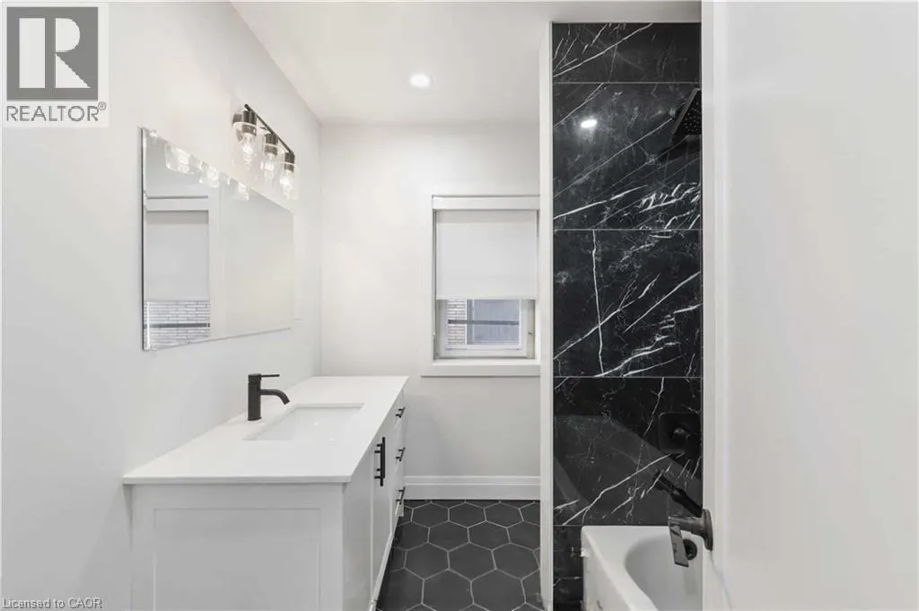 5 MAPLEWOOD Avenue Unit# 2, #2