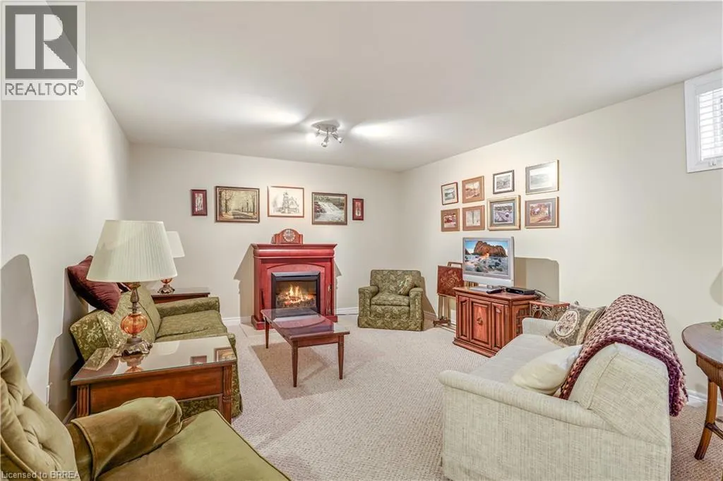 25 COBDEN Court Unit# 8, #8
