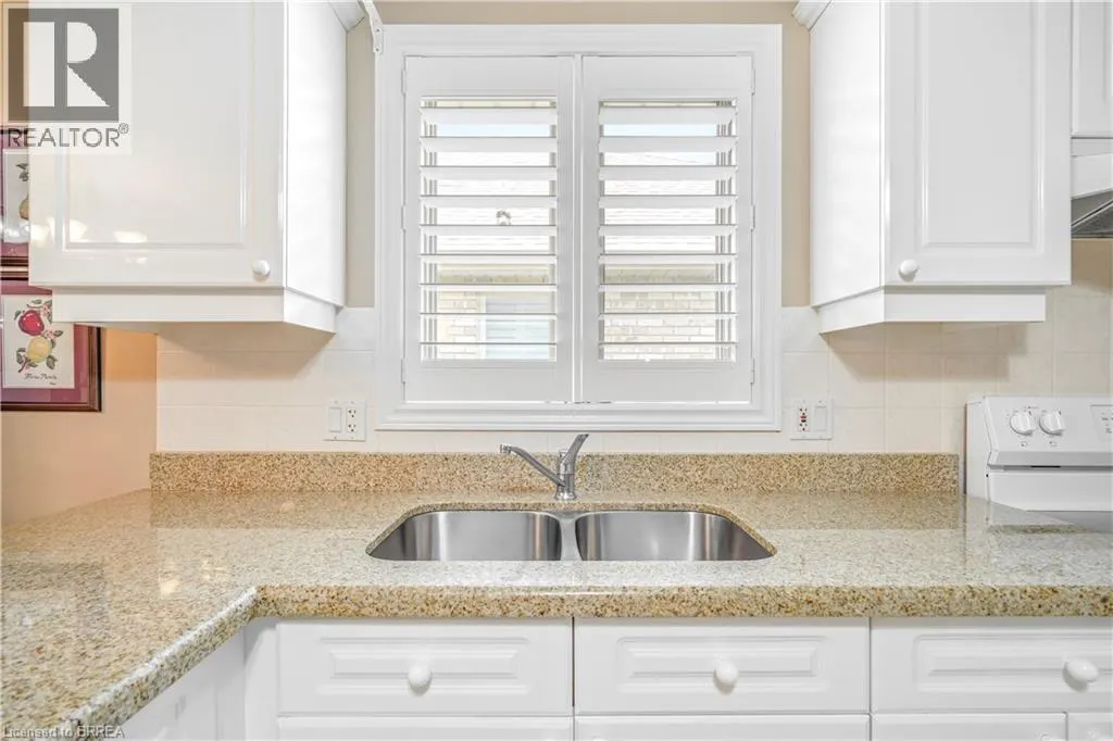25 COBDEN Court Unit# 8, #8
