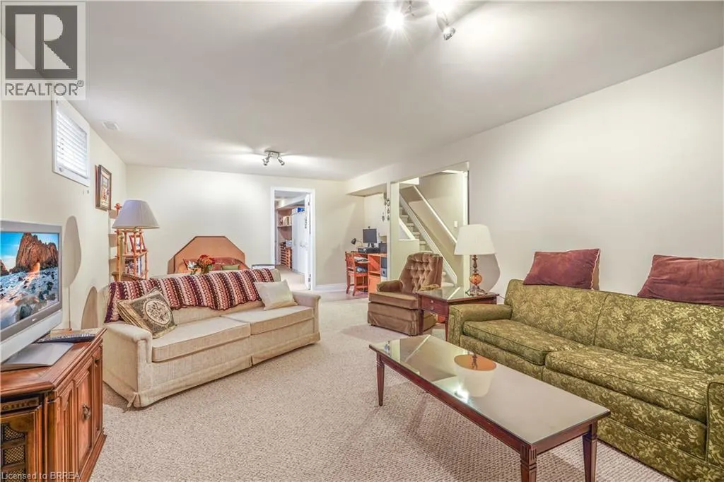 25 COBDEN Court Unit# 8, #8