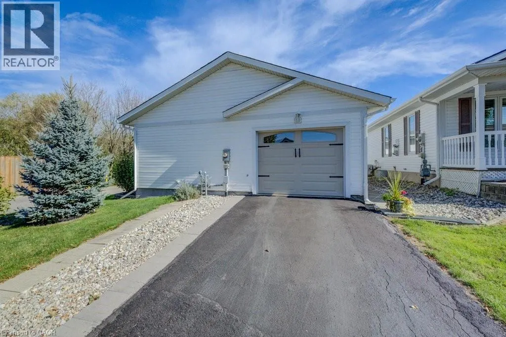 128 WESLEY Crescent
