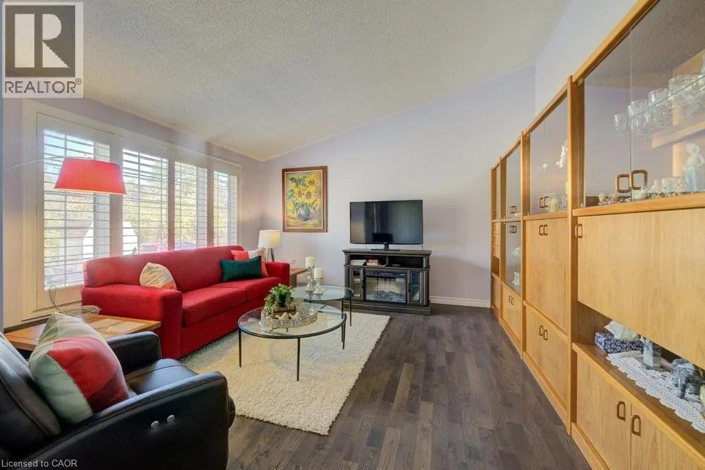 128 WESLEY Crescent