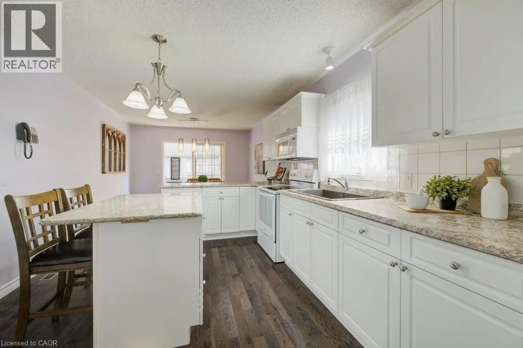 128 WESLEY Crescent