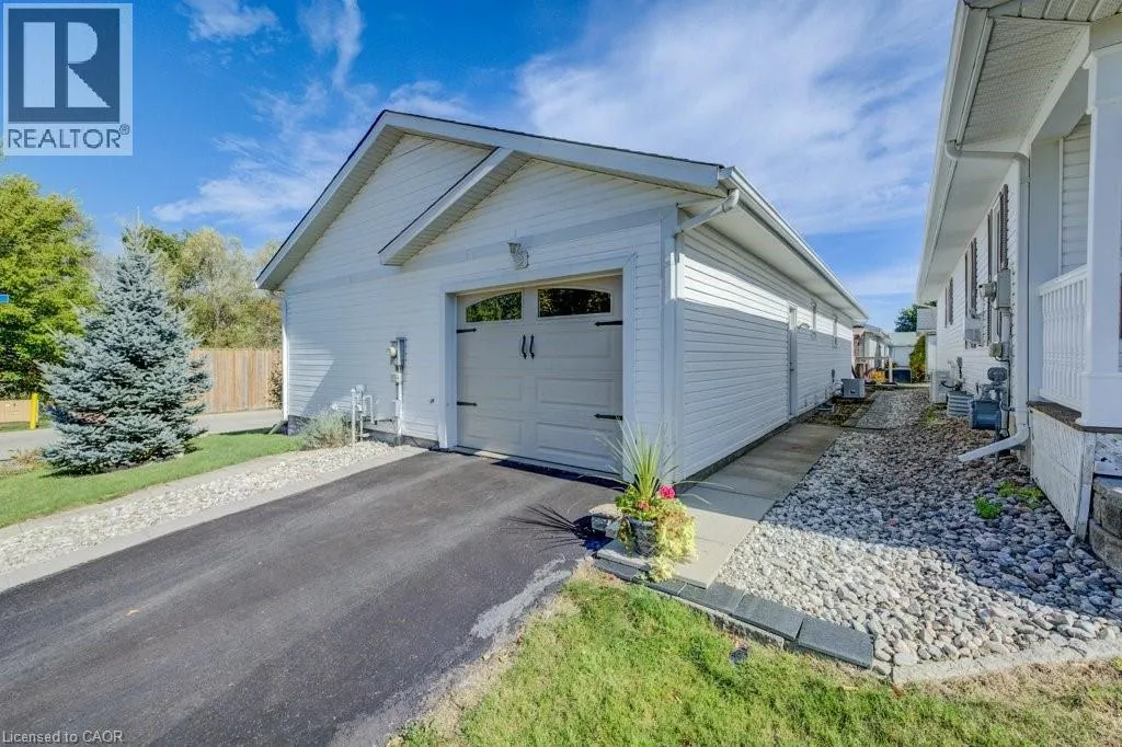 128 WESLEY Crescent