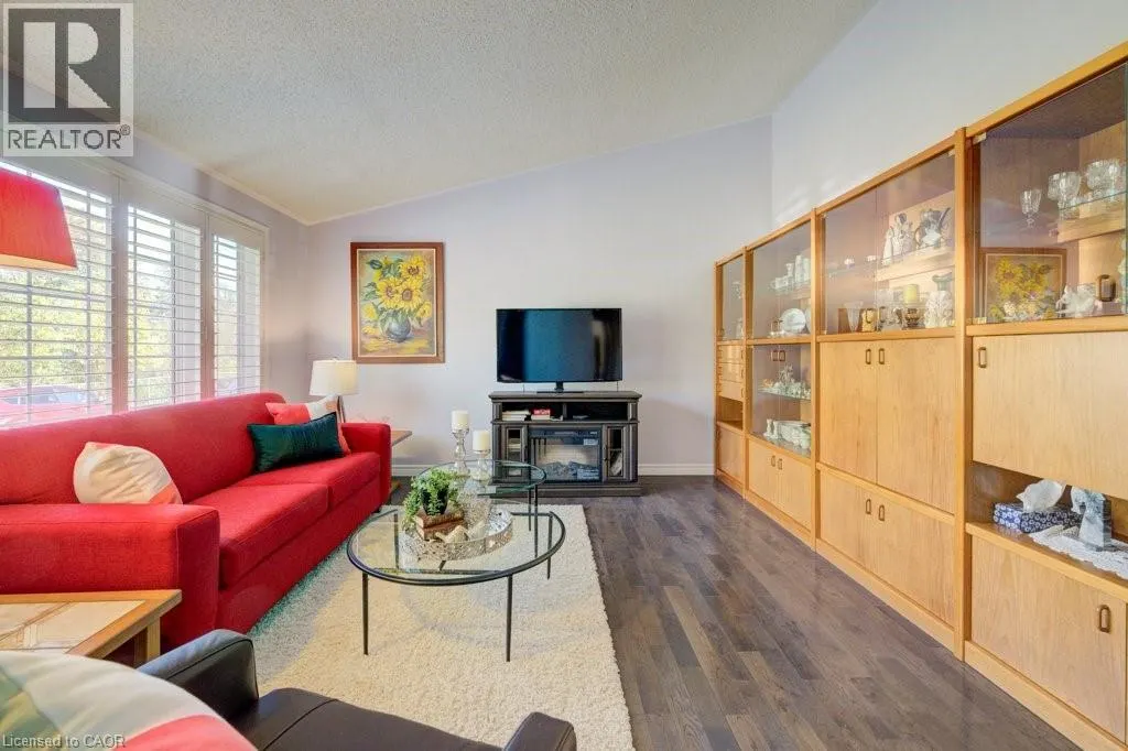 128 WESLEY Crescent