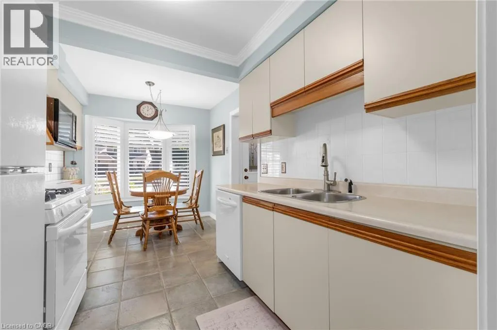 15 ELLINGTON Avenue Unit# 3, #3