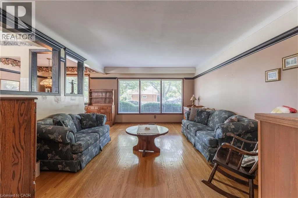 8 JEFFERSON Drive