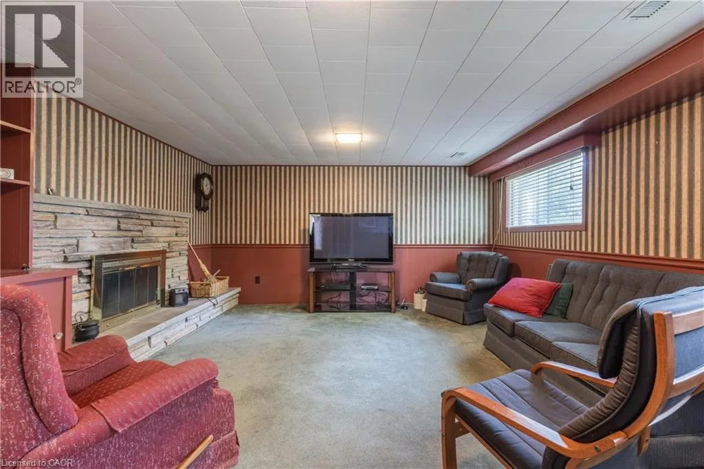 8 JEFFERSON Drive