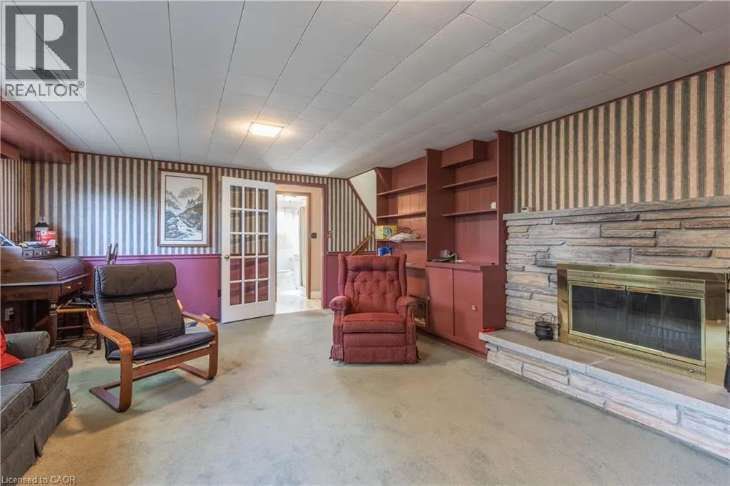 8 JEFFERSON Drive
