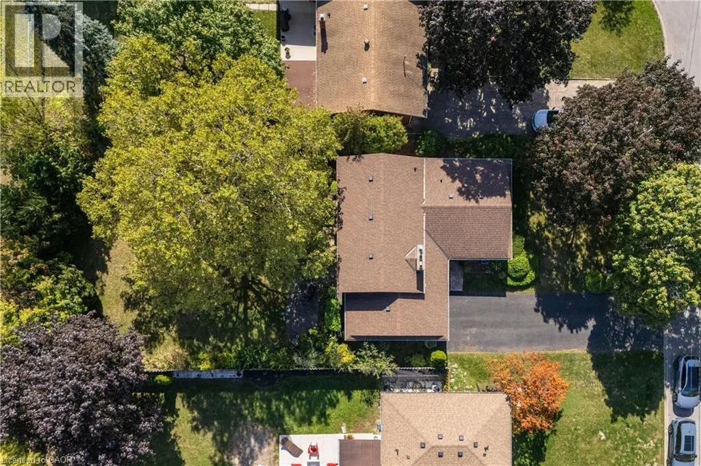 8 JEFFERSON Drive