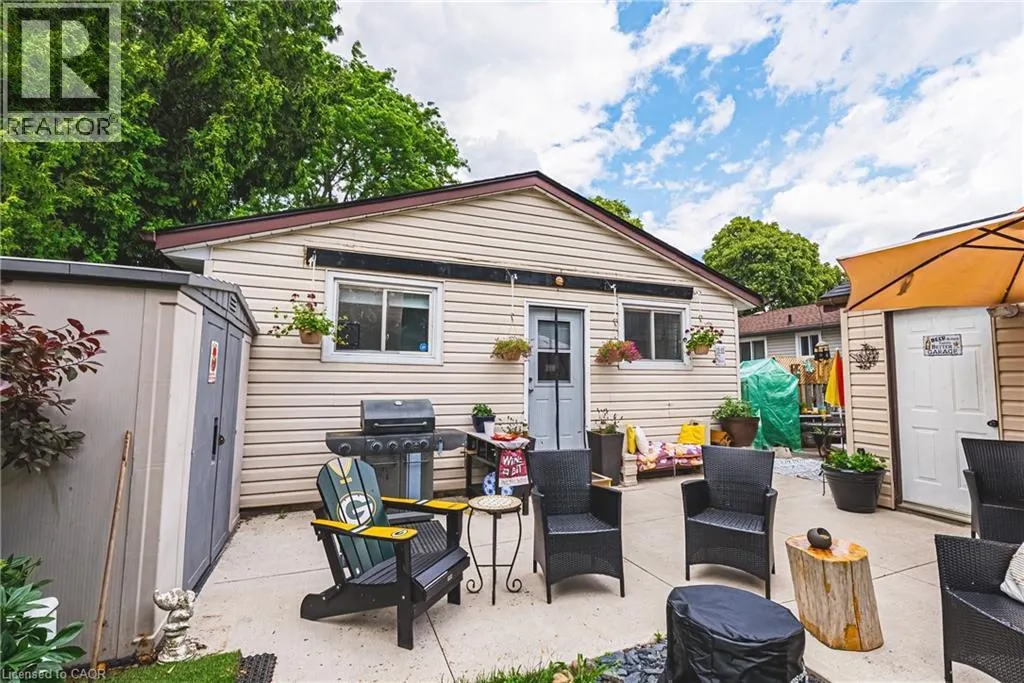 44 BILLINGTON Crescent