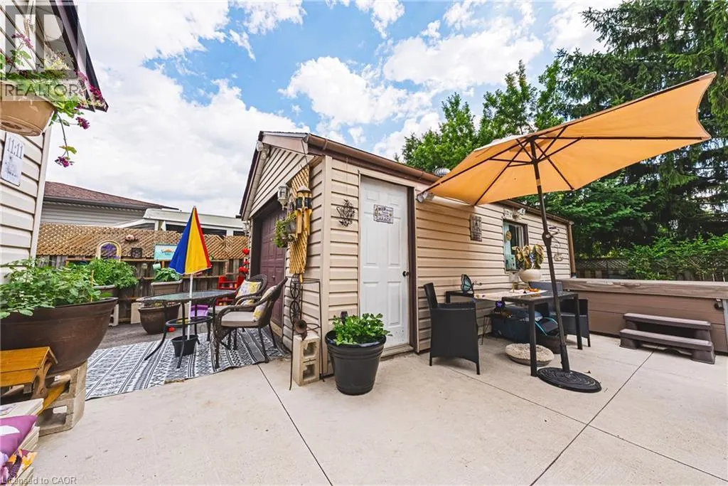 44 BILLINGTON Crescent