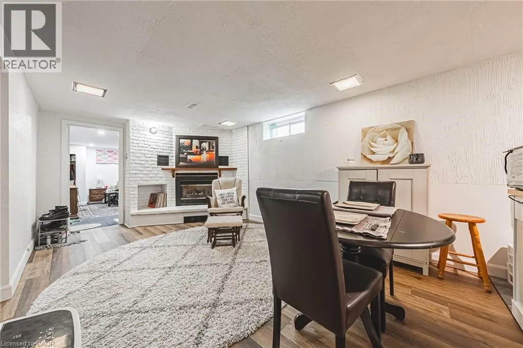 44 BILLINGTON Crescent