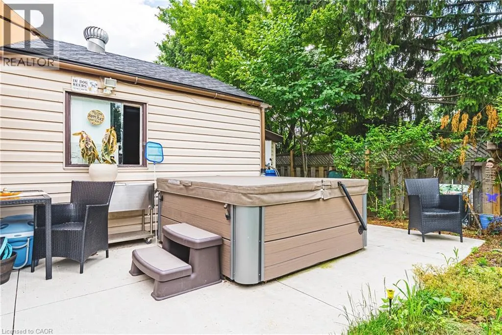 44 BILLINGTON Crescent