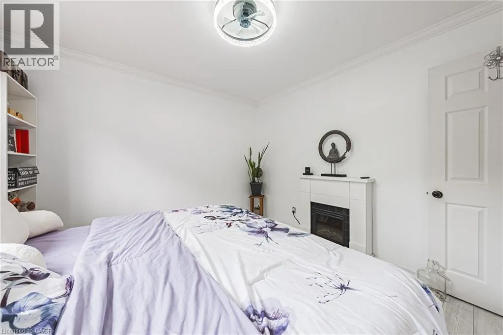 44 BILLINGTON Crescent