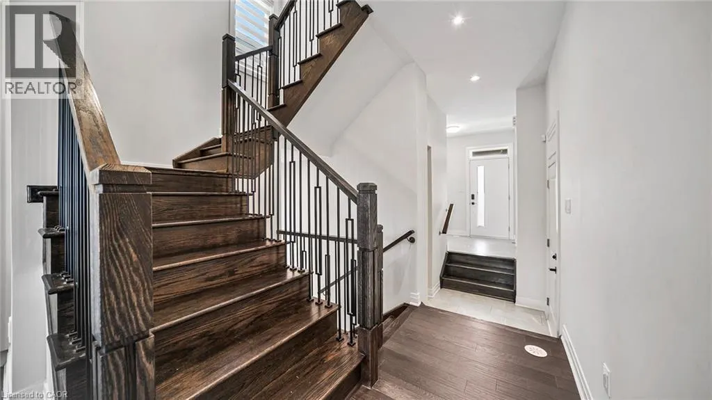102 SETTLERS Road E