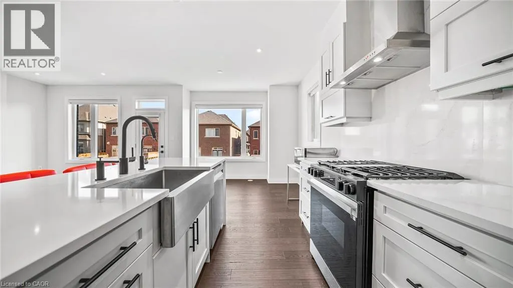 102 SETTLERS Road E