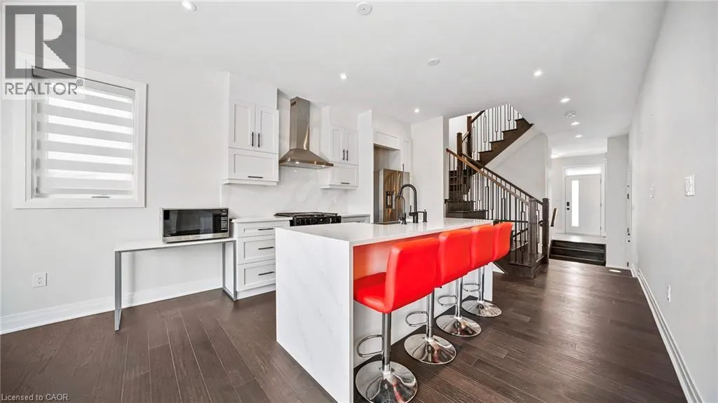 102 SETTLERS Road E
