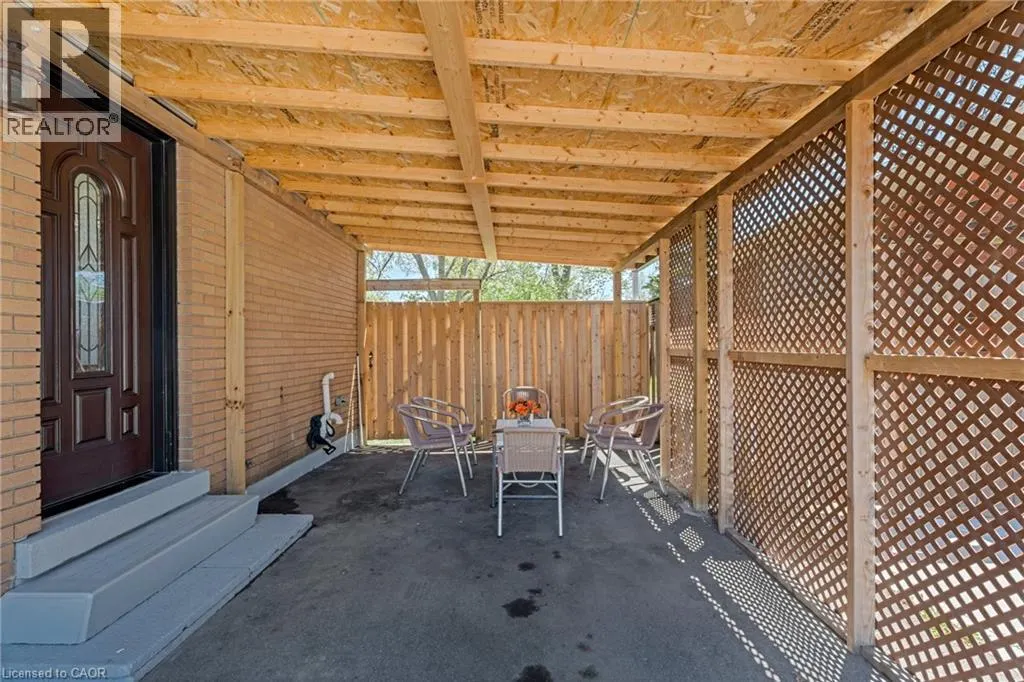 879 UPPER SHERMAN Avenue