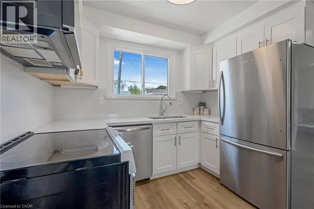 879 UPPER SHERMAN Avenue