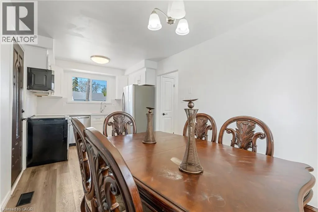 879 UPPER SHERMAN Avenue