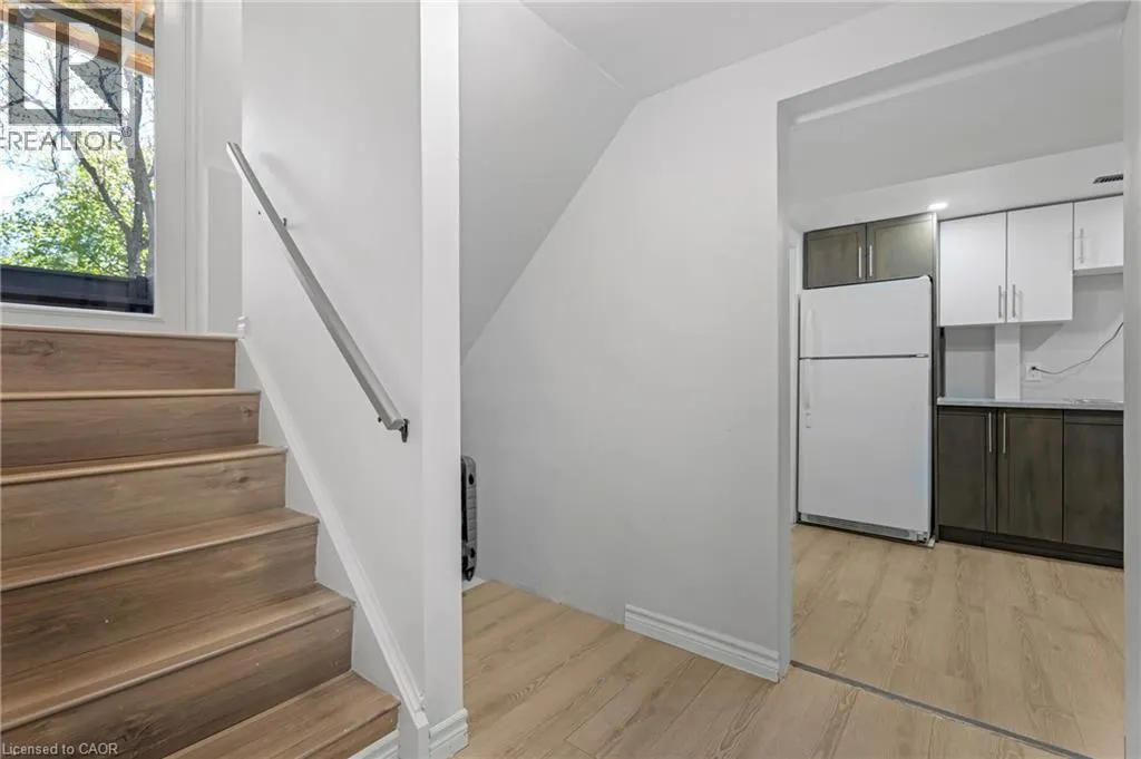 879 UPPER SHERMAN Avenue