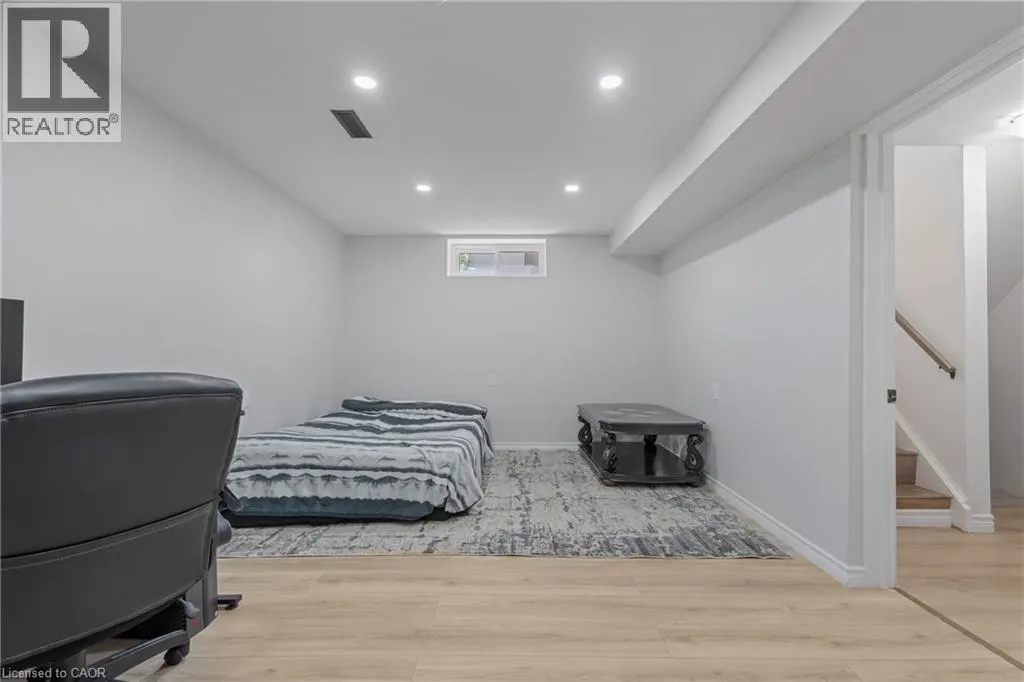 879 UPPER SHERMAN Avenue