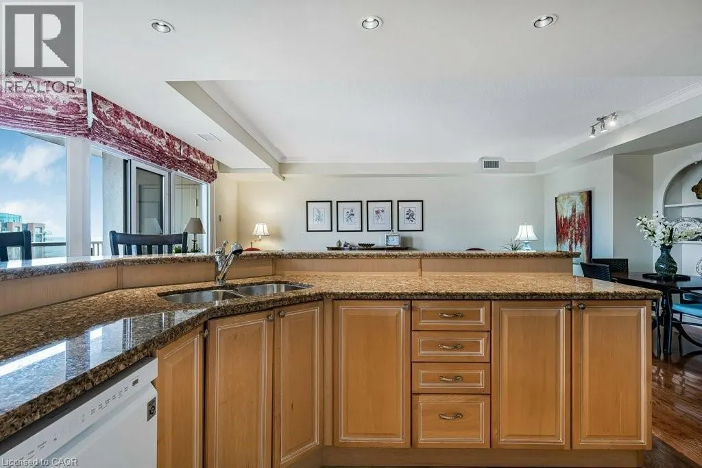 1477 LAKESHORE Road Unit# 702, #702