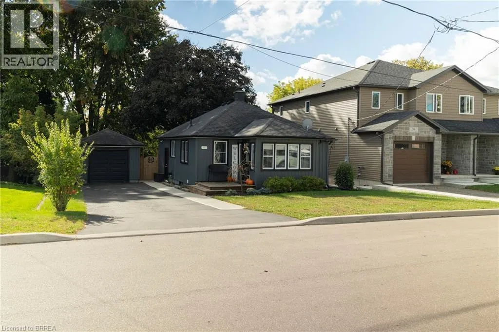 92 SOVEREIGN Street W