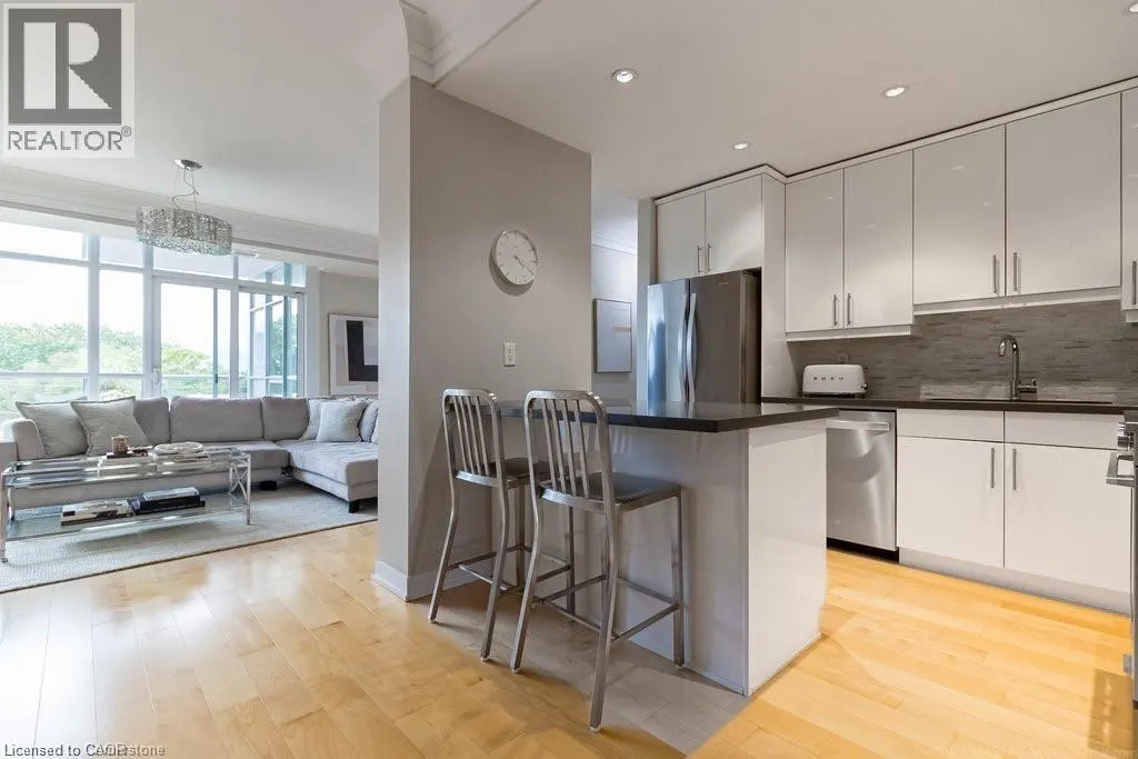 551 MAPLE Avenue Unit# 607, #607