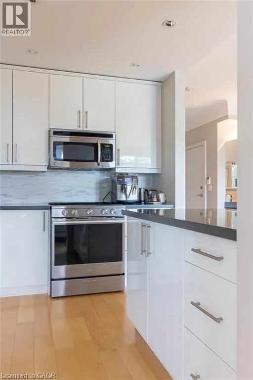 551 MAPLE Avenue Unit# 607, #607