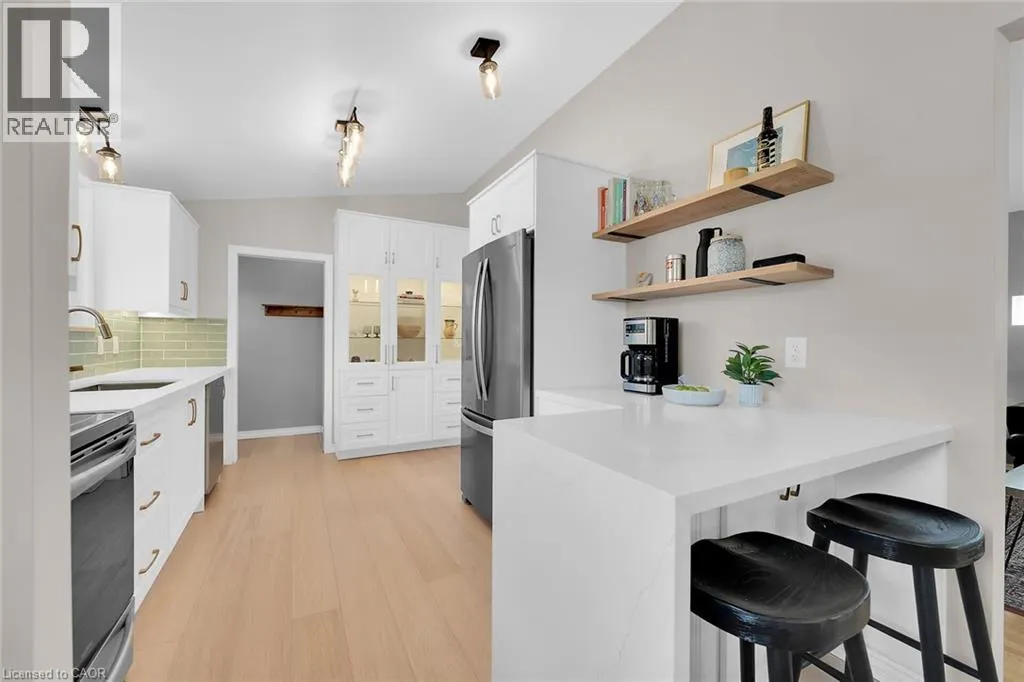 28 PLEASANT Avenue