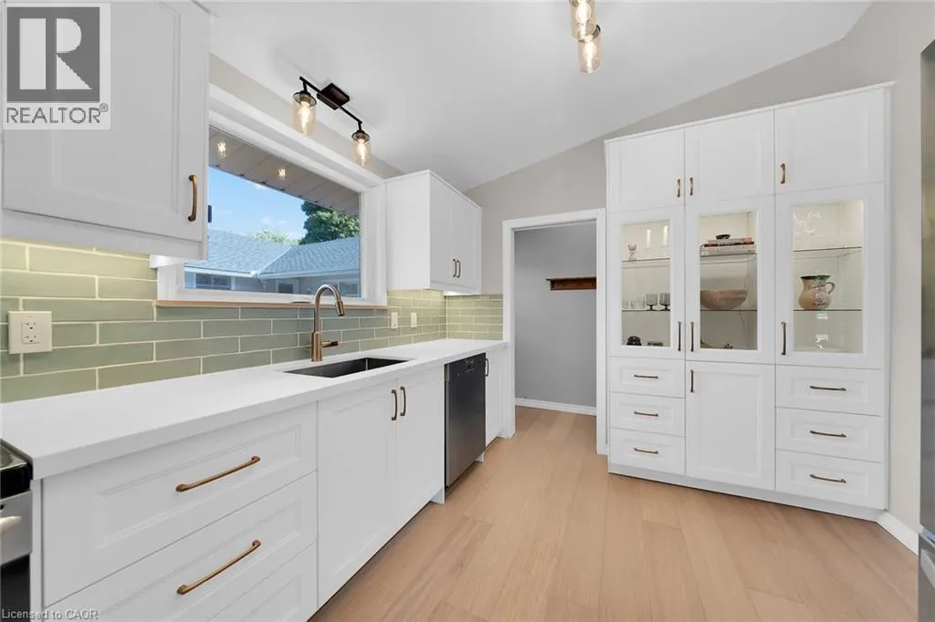 28 PLEASANT Avenue