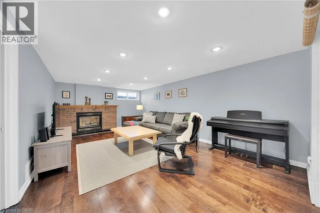 28 PLEASANT Avenue