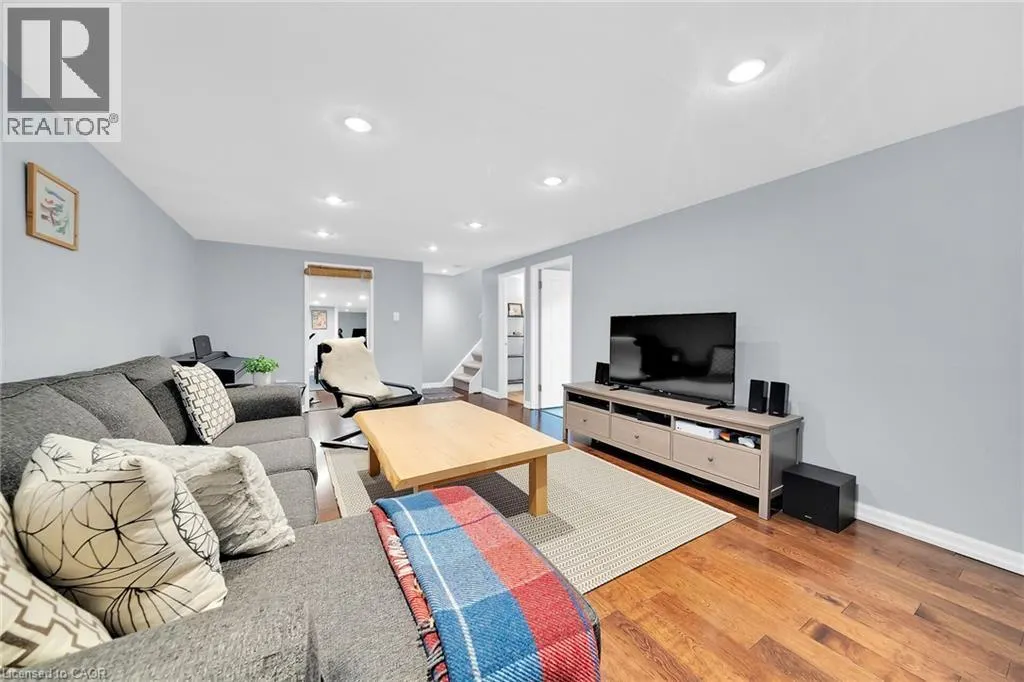 28 PLEASANT Avenue
