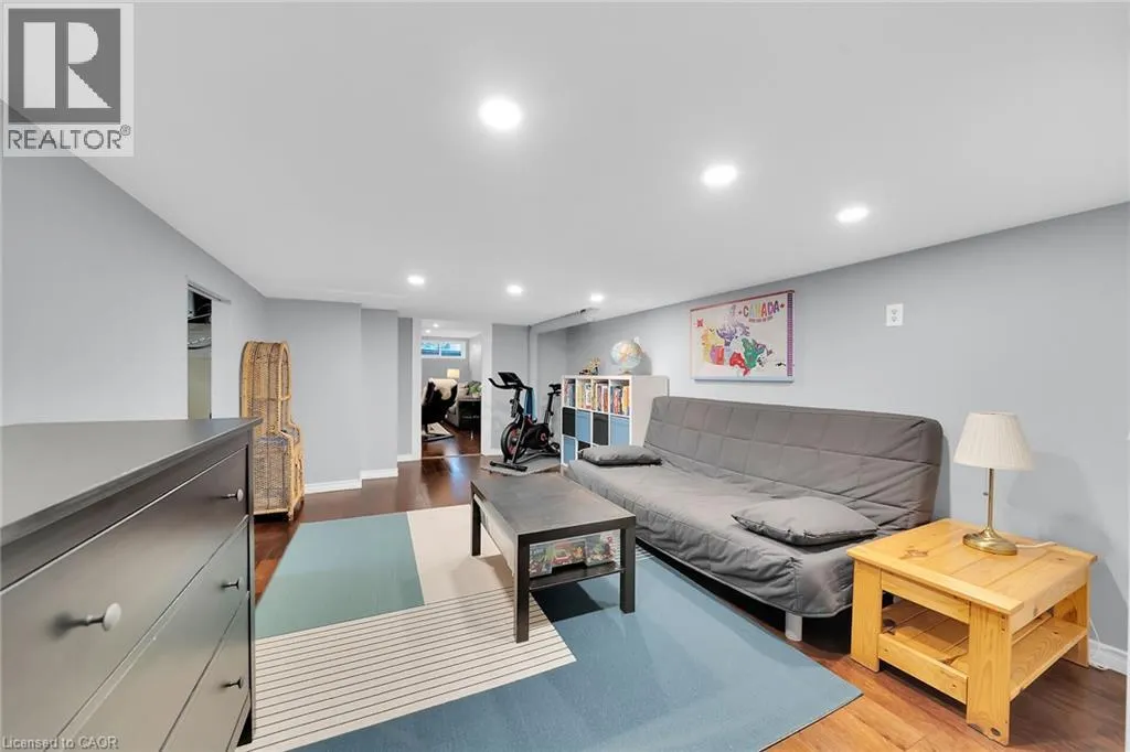 28 PLEASANT Avenue