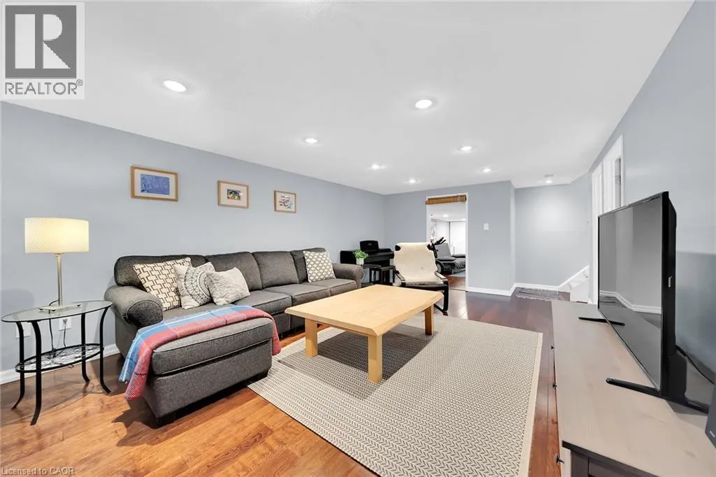 28 PLEASANT Avenue